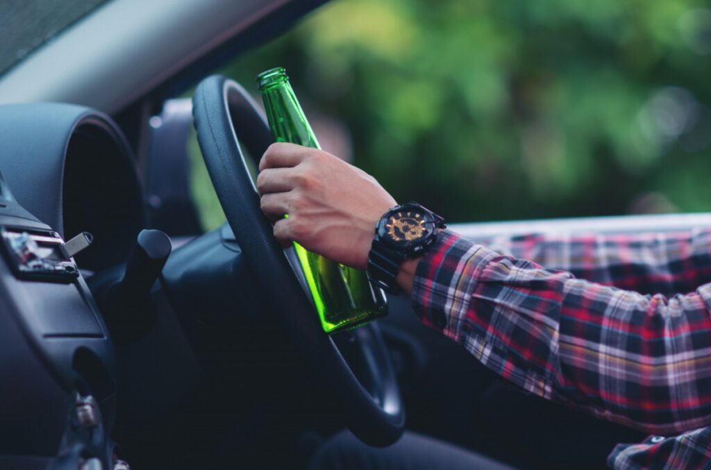 Wzrost niebezpieczeństwa na drogach wskutek prowadzenia pojazdów pod wpływem alkoholu